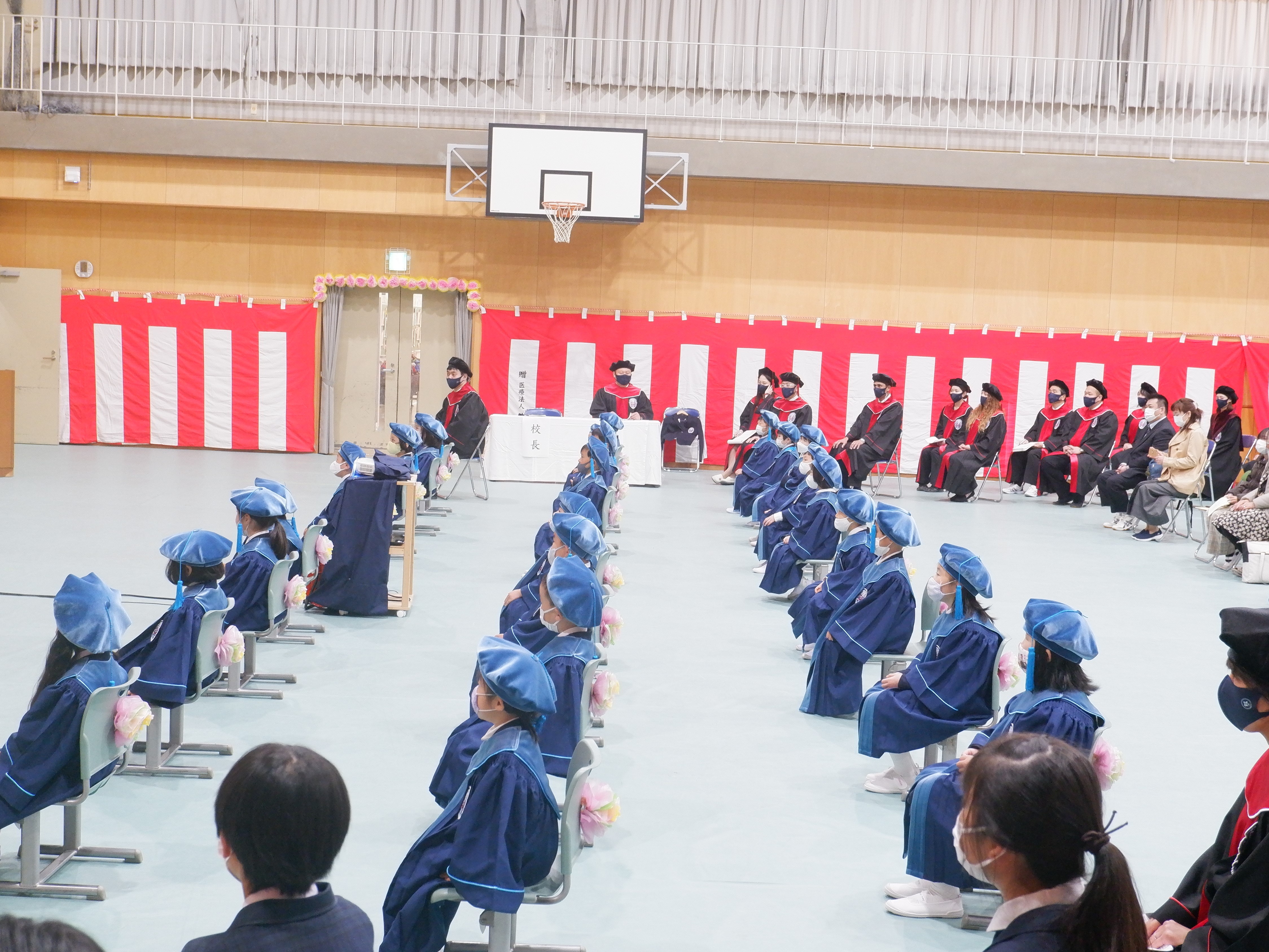 小学校 式 市 大阪 入学 密回避、青空の下で 大阪市の小学校で入学式