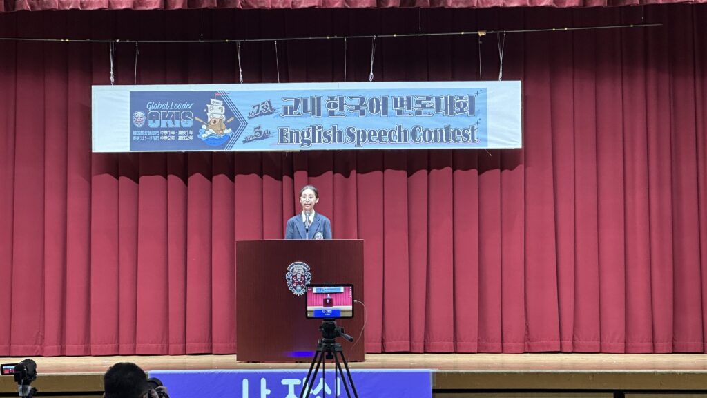 中学生の発表姿1