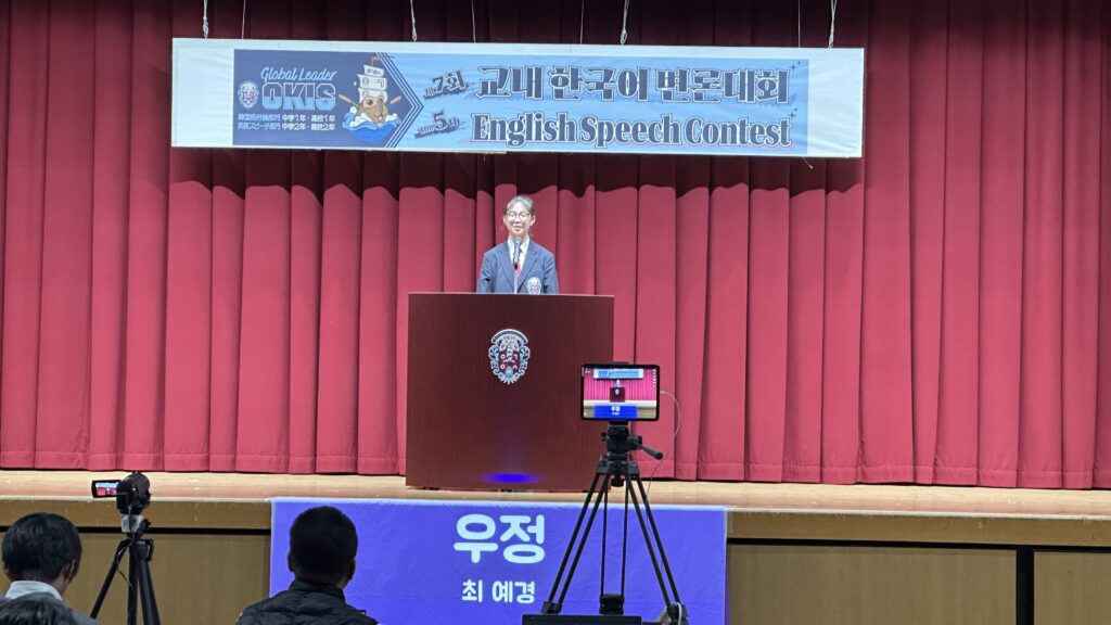 中学生の発表姿2